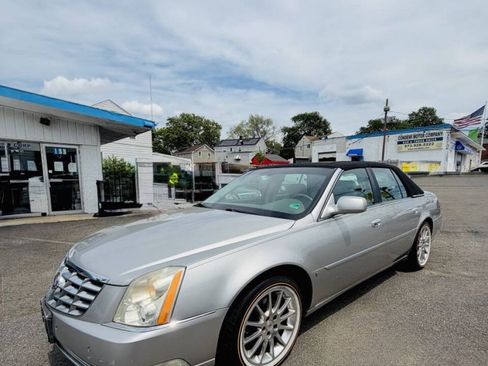 Used 2006 Cadillac DTS w/ Sun And Sound Package FWD image 4