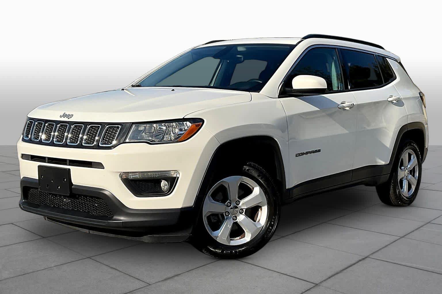 Used 2018 Jeep Compass Latitude w/ Popular Equipment Group AWD/4WD image 1