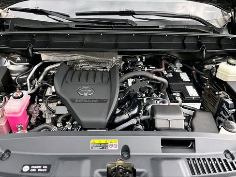 Used 2023 Toyota Highlander XLE FWD image 32