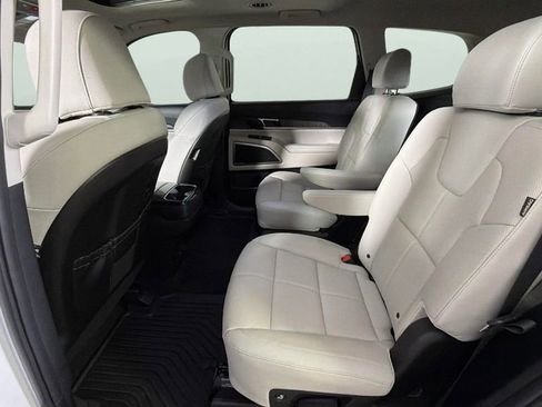 Used 2024 Kia Telluride EX w/ EX Captain's Chair Package FWD image 27