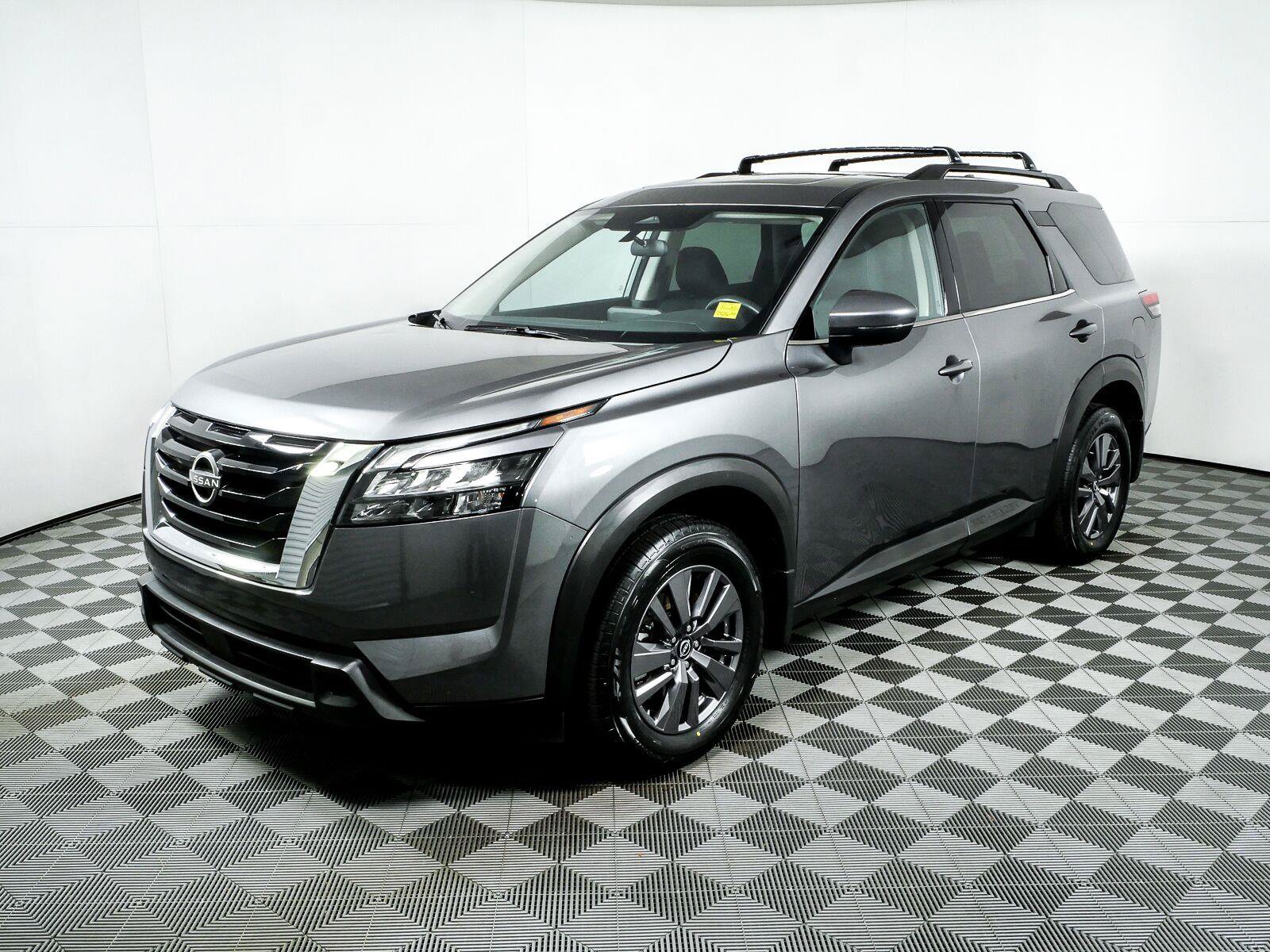 Used 2023 Nissan Pathfinder SV w/ SV Premium Package FWD image 25