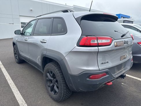 Used 2016 Jeep Cherokee Trailhawk w/ Comfort/Convenience Group AWD/4WD image 3