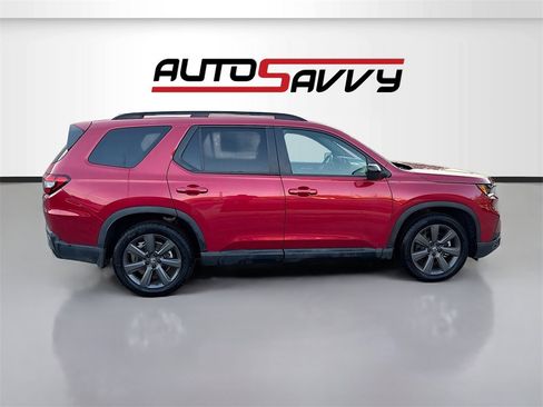 Used 2023 Honda Pilot Sport image 8