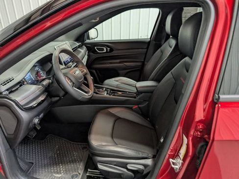 Used 2025 Jeep Compass Trailhawk AWD/4WD image 14