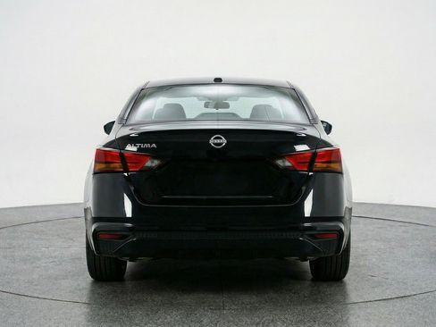 Used 2025 Nissan Altima 2.5 SV image 7