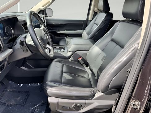 Used 2024 Ford Expedition Max XLT image 9