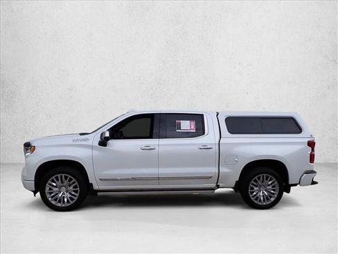 Used 2025 Chevrolet Silverado 1500 High Country AWD/4WD image 2