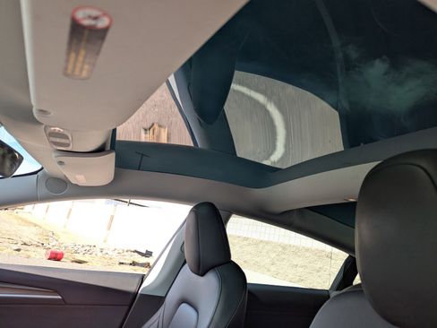 Used 2023 Tesla Model 3 Standard Range image 14