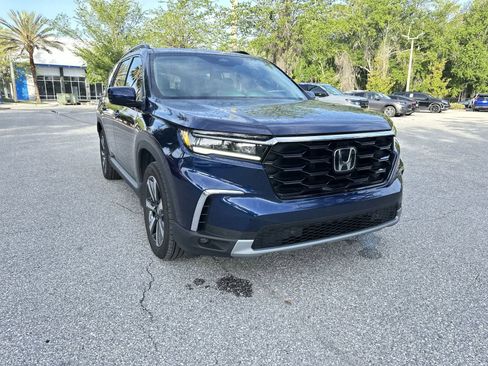 Used 2025 Honda Pilot Touring image 8