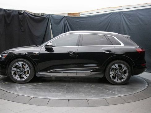 Used 2022 Audi e-tron Premium Plus w/ Premium Plus Package image 9