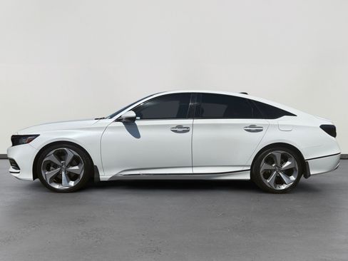 Used 2018 Honda Accord Touring image 2