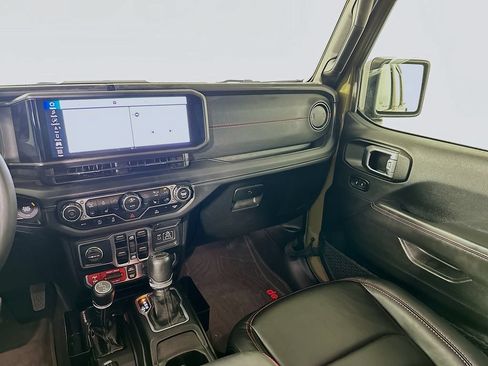 Used 2025 Jeep Gladiator Rubicon w/ Convenience Group AWD/4WD image 20
