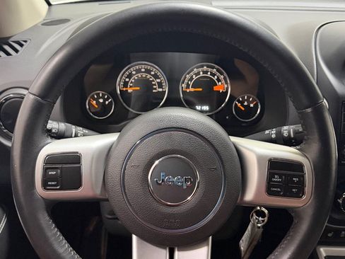 Used 2016 Jeep Compass Latitude AWD/4WD image 12