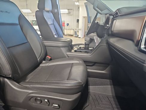 Used 2023 GMC Sierra 1500 Denali w/ Denali Reserve Package AWD/4WD image 10
