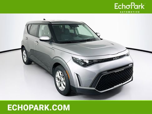 Used 2025 Kia Soul LX w/ LX Technology Package FWD image 1