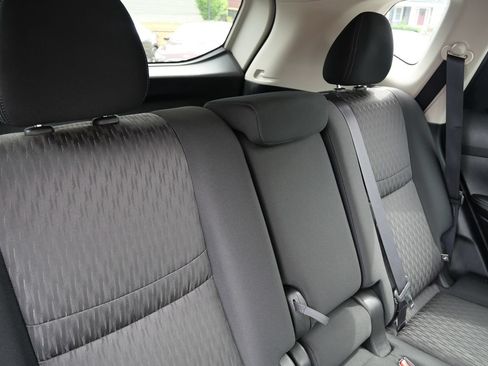 Used 2020 Nissan Rogue SV AWD/4WD image 30