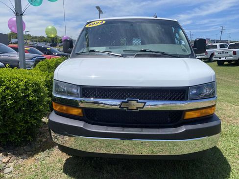 Used 2024 Chevrolet Express 2500 w/ Driver Convenience Package RWD image 2