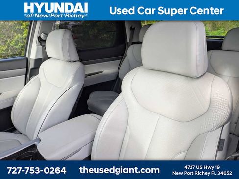 Used 2023 Hyundai Palisade SEL w/ Premium Package FWD image 3