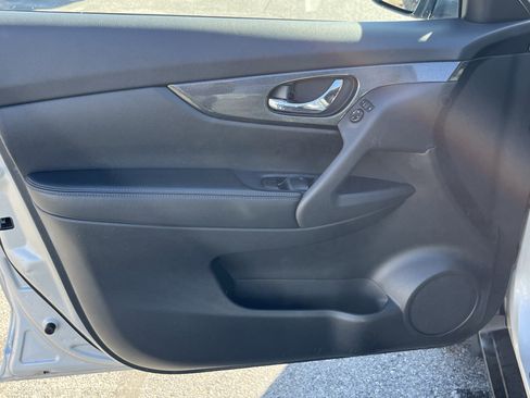 Used 2014 Nissan Rogue SL image 18