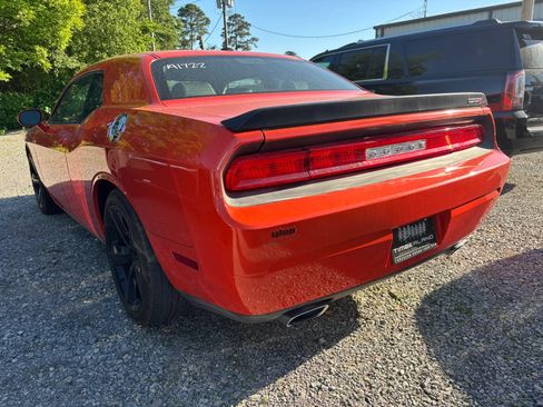 Used 2009 Dodge Challenger SRT8 w/ SRT Option Group II RWD image 10