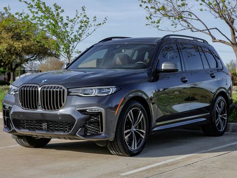Used 2021 BMW X7 M50i w/ Executive Package image 6