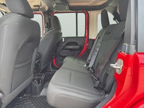 Used 2019 Jeep Wrangler Unlimited Sahara AWD/4WD image 12