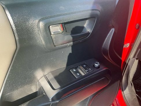 Used 2016 Toyota Tacoma SR RWD image 16