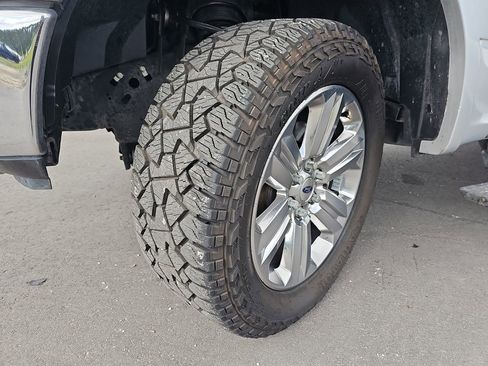 Used 2018 Ford F150 Lariat w/ Equipment Group 502A Luxury AWD/4WD image 35