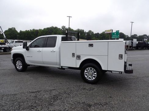 Used 2022 Chevrolet Silverado 2500 LT w/ Convenience Package AWD/4WD image 4