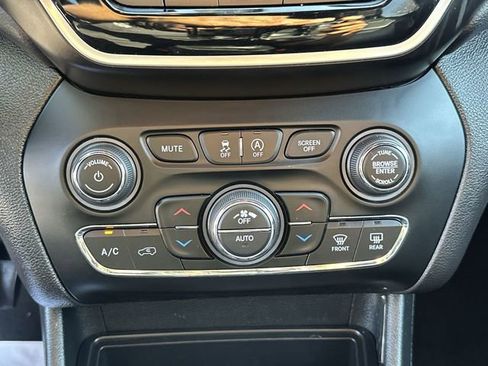Used 2019 Jeep Cherokee High Altitude FWD image 21