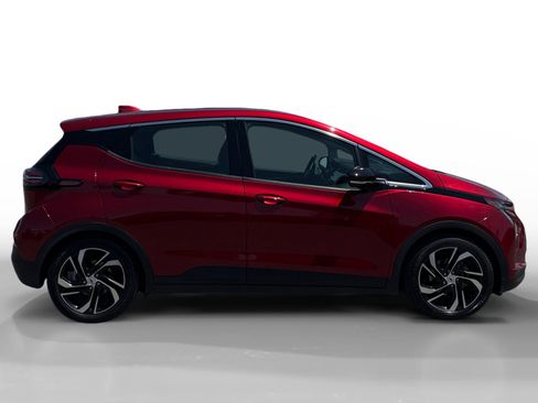 Used 2023 Chevrolet Bolt LT w/ Infotainment Package FWD image 6