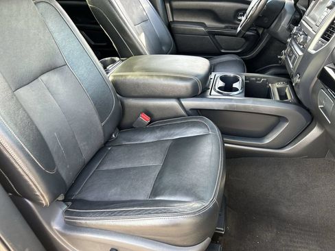Used 2019 Nissan Titan SL w/ Midnight Edition AWD/4WD image 8