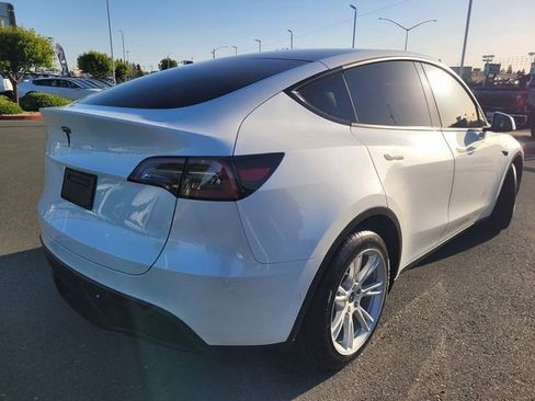 Used 2021 Tesla Model Y Long Range AWD/4WD image 4