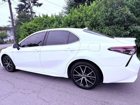 Used 2022 Toyota Camry SE FWD image 13