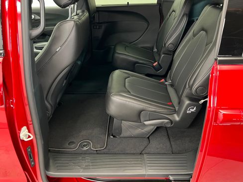 New 2026 Chrysler Pacifica Select image 20
