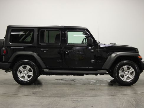 Used 2022 Jeep Wrangler Sport image 9