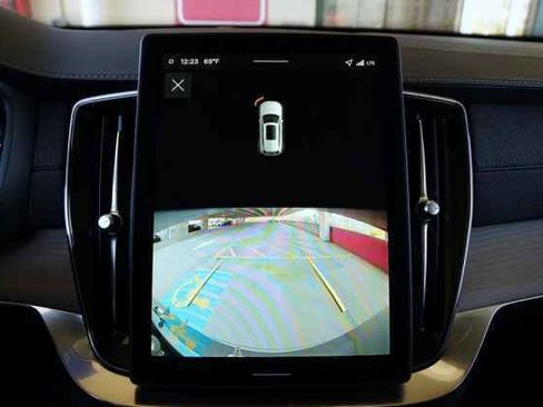 New 2026 Volvo XC90 B6 Core image 17