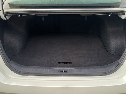 Used 2020 Nissan Altima 2.5 SR w/ Premium Package image 12