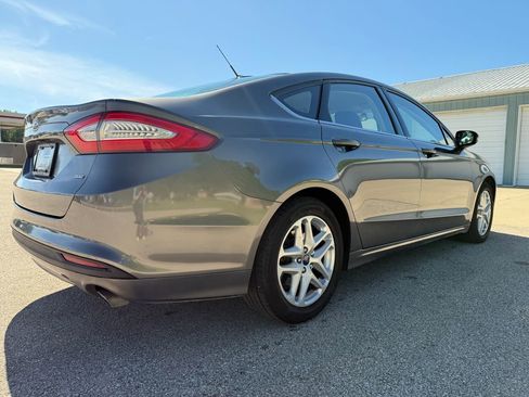 Used 2014 Ford Fusion SE FWD image 5
