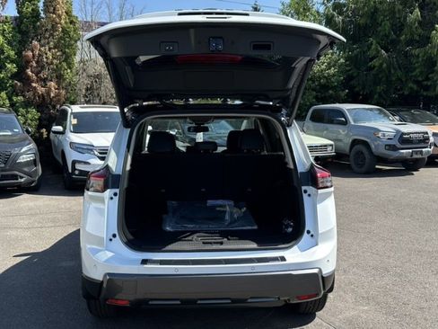New 2025 Nissan Rogue SL w/ Tech Package image 9