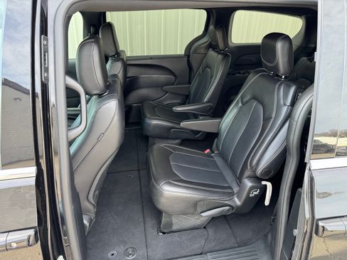 Used 2025 Chrysler Pacifica Select FWD image 26
