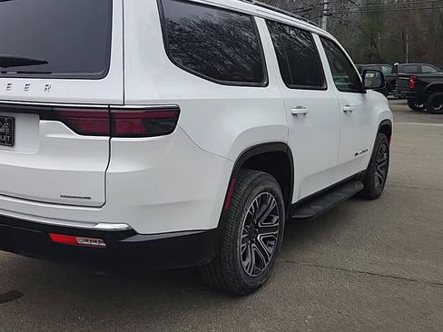 Used 2024 Jeep Wagoneer Series II image 8