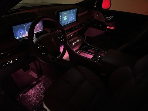 Used 2025 Lincoln Aviator Reserve w/ Equipment Group 201A image 9