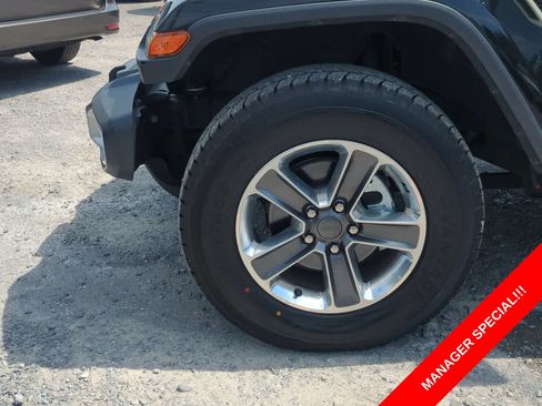 Certified 2019 Jeep Wrangler Unlimited Sahara AWD/4WD image 28
