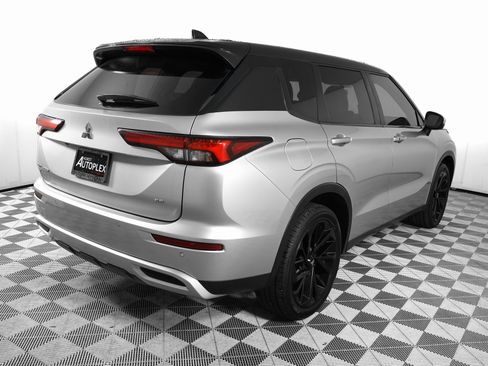 Used 2023 Mitsubishi Outlander SE image 5