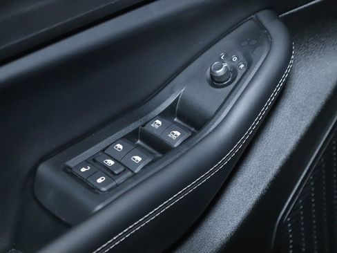 Used 2025 Jeep Grand Cherokee Altitude AWD/4WD image 16