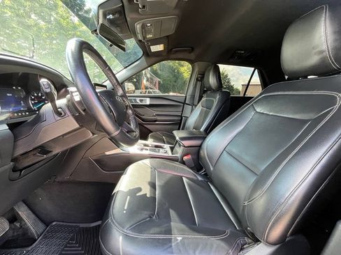 Used 2020 Ford Explorer XLT w/ Equipment Group 202A AWD/4WD image 21