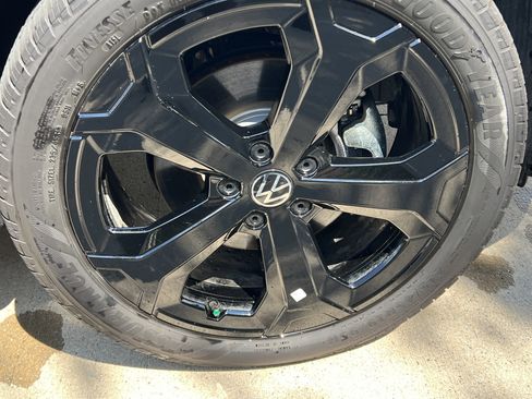 Certified 2025 Volkswagen Taos SEL image 12