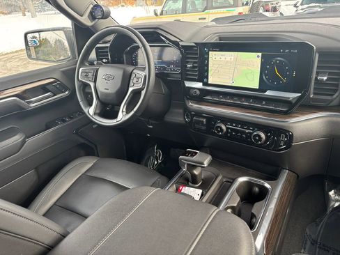 Used 2024 Chevrolet Silverado 1500 LT Trail Boss w/ Convenience Package II image 25