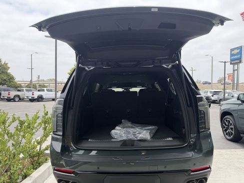 New 2026 Chevrolet Suburban Z71 w/ Comfort Package AWD/4WD image 18